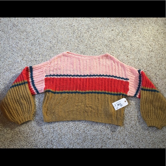 Billabong washed out cropped sweater. NWT. Size Large (runs small IMO) - Picture 2 of 2